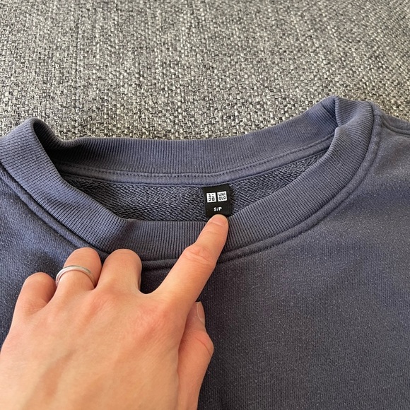 3/22 🧡 Uniqlo Blue Sweatshirt - Picture 8 of 9